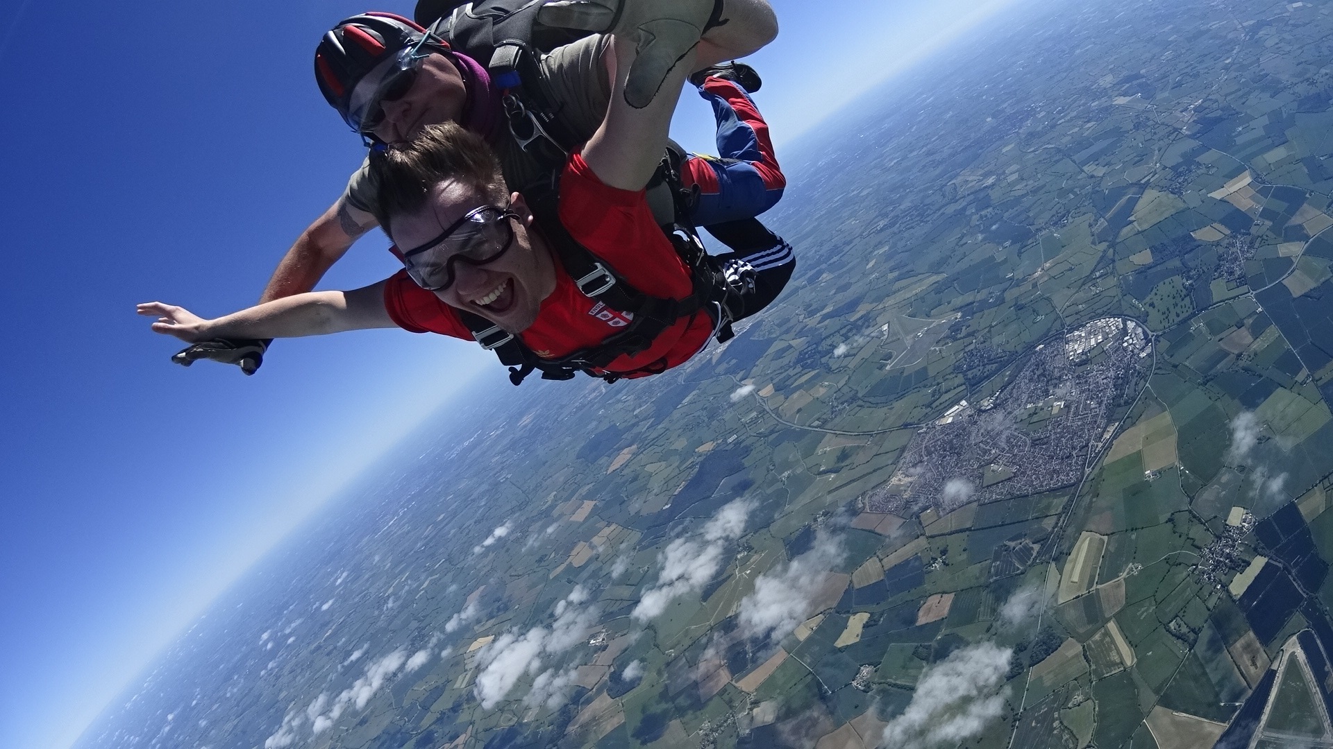 picture of a tandem sky dive