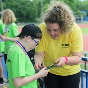 Medal presentations: Maxwell